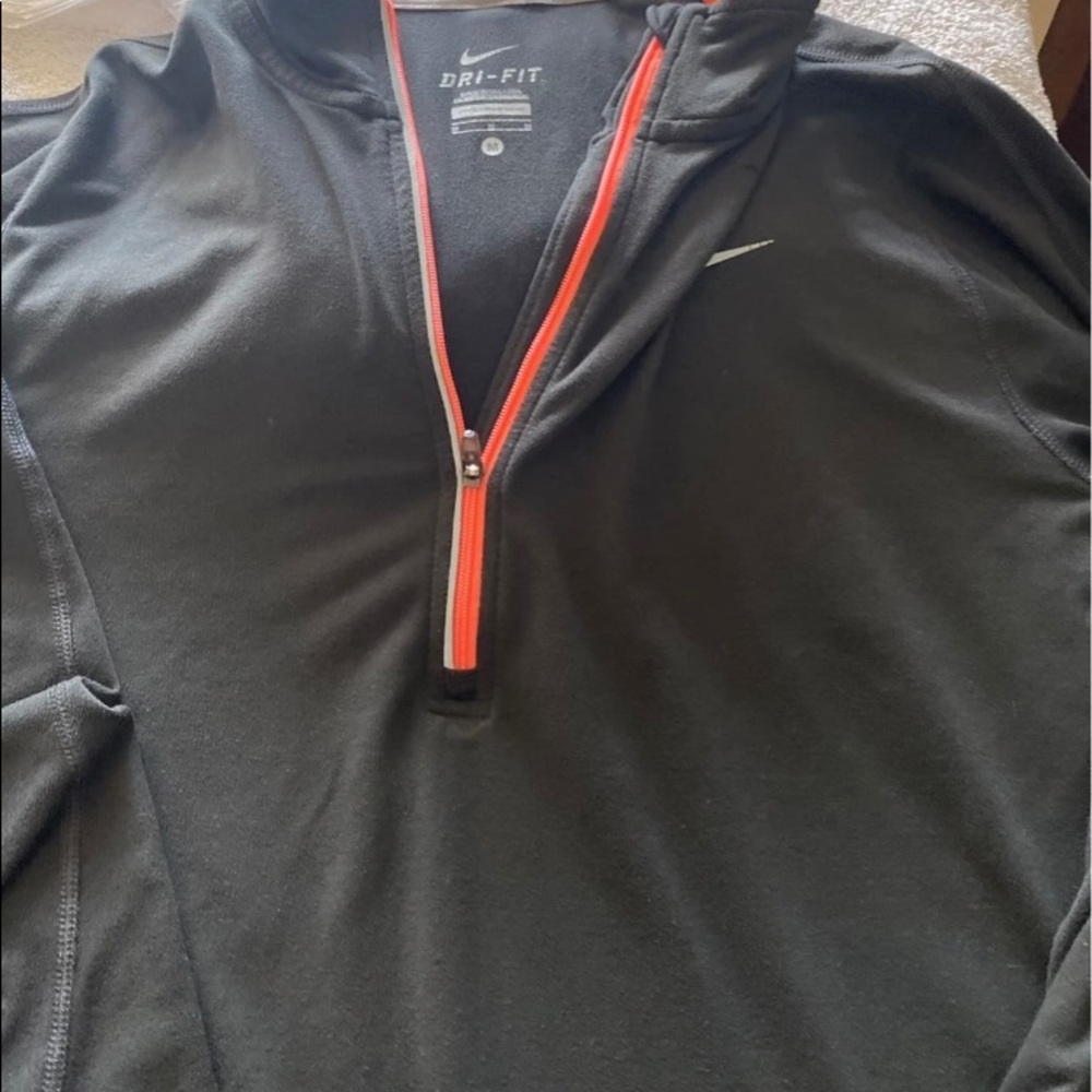 Nike women’s grey sip up top